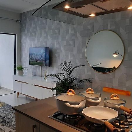 Mikeys Place On New: 2Bed2Bath No.1 With Free Wifinetflix Мідранд Екстер'єр фото