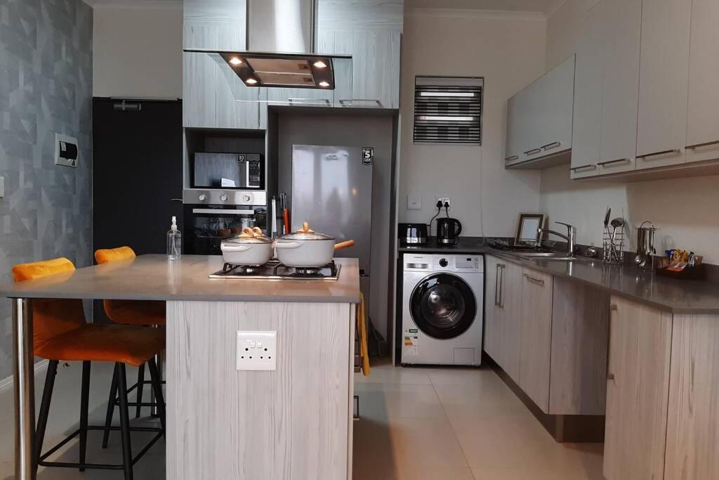 Mikeys Place On New: 2Bed2Bath No.1 With Free Wifinetflix Мідранд Екстер'єр фото